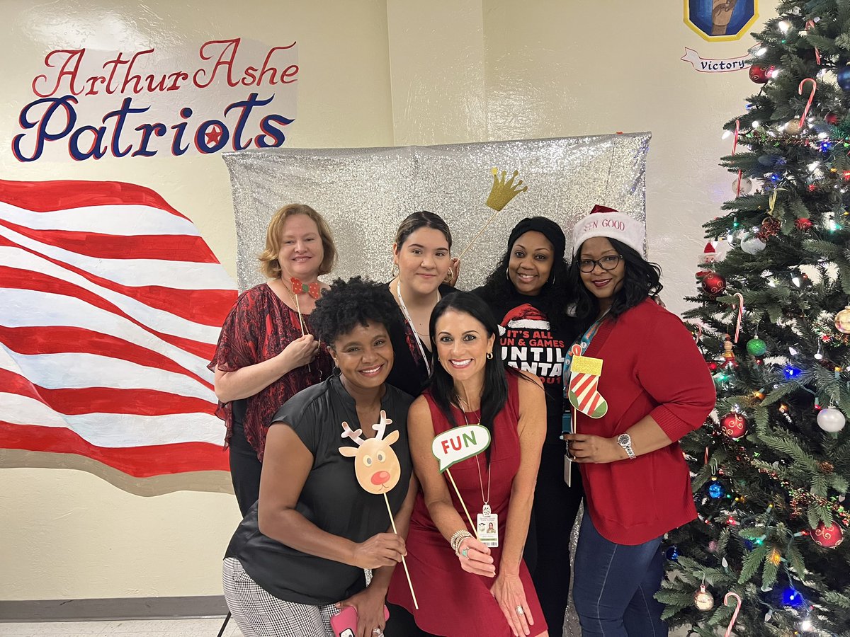 CamilleEd_954's tweet photo. ESE Department Holiday Breakfast 💛🎉🎄#HappyHolidays https://t.co/1XTyUpvrap