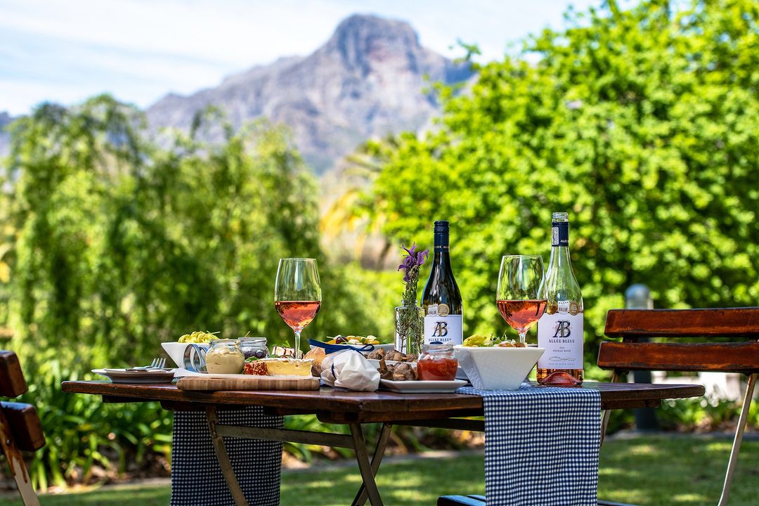 Franschhoek Wine Valley (@franschhoek_sa) on Twitter photo Looking for something special to do with the family? 🤔 Visit <a href="/AlleeBleue/">Allée Bleue Estate</a> - enjoy summer in Franschhoek by relaxing and indulging in Allèe Bleue’s delicious food and sipping on their award winning L’Amour Toujours 2017 wine. They also have a kiddies play area! #Winning Looking for something special to do with the family? 🤔 Visit <a href="/AlleeBleue/">Allée Bleue Estate</a> - enjoy summer in Franschhoek by relaxing and indulging in Allèe Bleue’s delicious food and sipping on their award winning L’Amour Toujours 2017 wine. They also have a kiddies play area! #Winning
