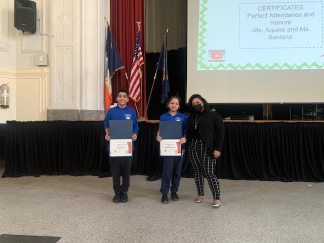 10x342's tweet photo. 6-7th Grade Community Meeting. Holiday + Honor Roll celebration. #awards #Recognition #success 🎉 https://t.co/DpG65MtYPv
