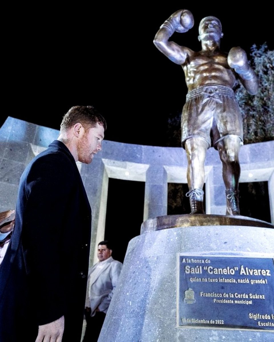 A la honra de <a href="/Canelo/">Canelo Alvarez</a> 🙌

Saul "Canelo" Alvarez was honoured with a statue in his hometown 🇲🇽