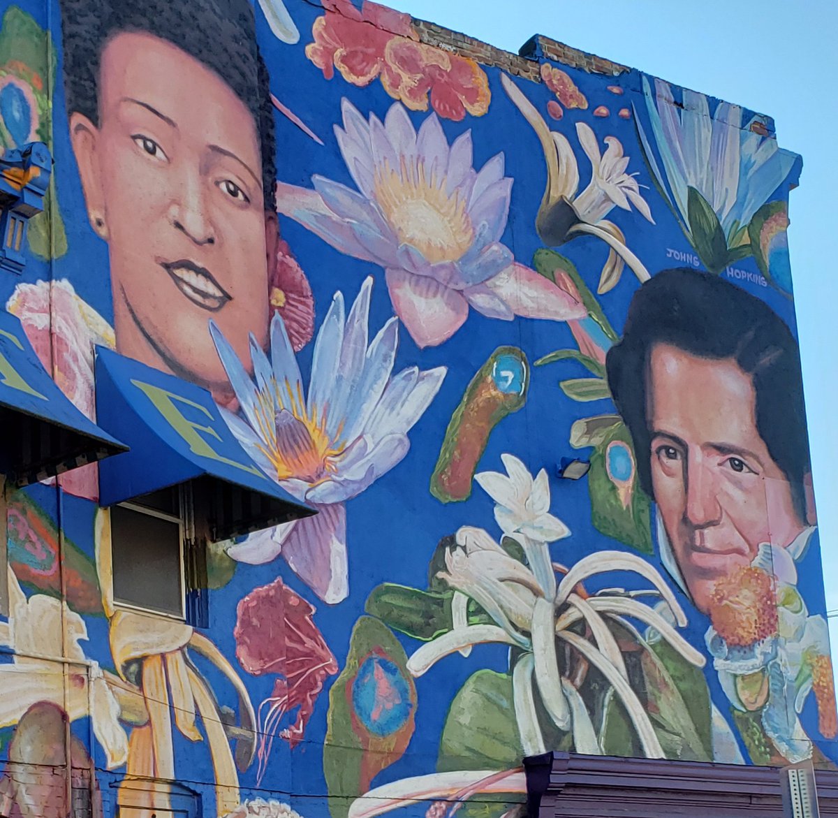 bmoreProjects's tweet photo. Henrietta Lacks' mural is absokutely gorgeous. Not sure who else in the the pic tho ⁉️
#JohnstonSquare @mica @brittanybritto
#YvonneHardyPhillips 
#BaltimoreTwitter https://t.co/lRwVIBRvNV