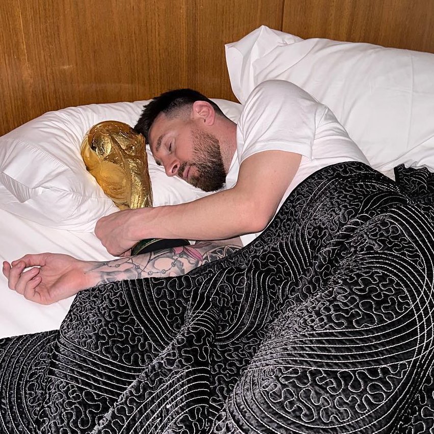 Harry Styles Every Hour (@hseveryhour) on Twitter photo 