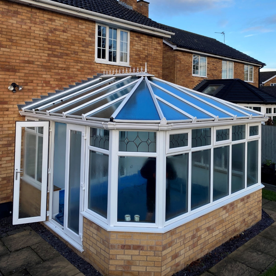 ElglazeUK's tweet photo. This series of photos shows an existing #conservatory roof being replaced with a #Eurocell #Equinox tiled roof. This is a fantastic way to reinvigorate your conservatory, making the space suitable for year-round use. Find out more on the Elglaze website (link in bio). #cambridge https://t.co/59UklRGBvM