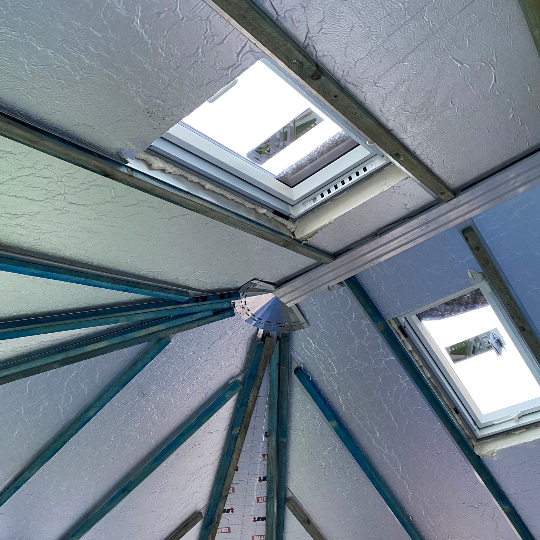 ElglazeUK's tweet photo. This series of photos shows an existing #conservatory roof being replaced with a #Eurocell #Equinox tiled roof. This is a fantastic way to reinvigorate your conservatory, making the space suitable for year-round use. Find out more on the Elglaze website (link in bio). #cambridge https://t.co/59UklRGBvM