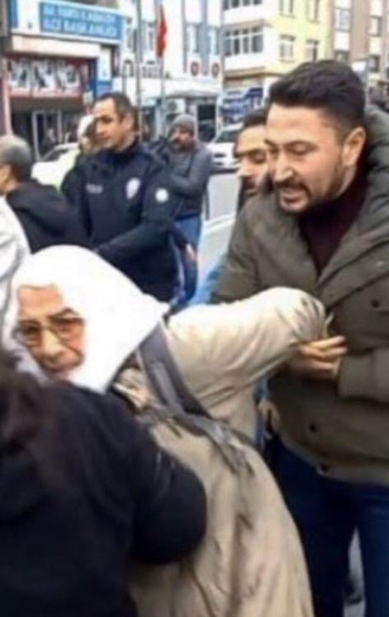 Zeynep anne size ne etti böyle hışımla saldırdınız?