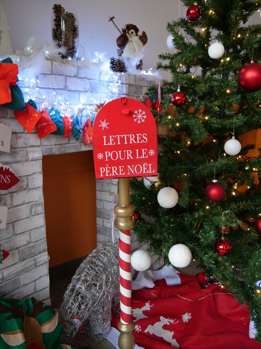 FondationHopale's tweet image. Le service #pédiatrie de l’#InstitutCalot de #BercksurMer a installé la cheminée pour accueillir le père #Noël. 
Voici une sélection des #décos du service réalisées par les enfants, les soignants et le service éducatif. ✨
#santé #patients #fondationhopale #décorations