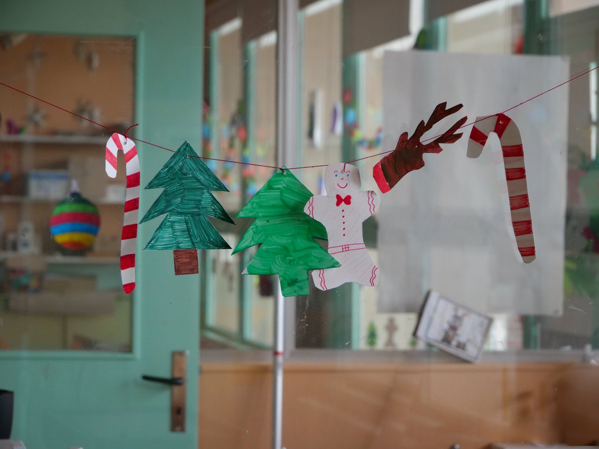 FondationHopale's tweet image. Le service #pédiatrie de l’#InstitutCalot de #BercksurMer a installé la cheminée pour accueillir le père #Noël. 
Voici une sélection des #décos du service réalisées par les enfants, les soignants et le service éducatif. ✨
#santé #patients #fondationhopale #décorations