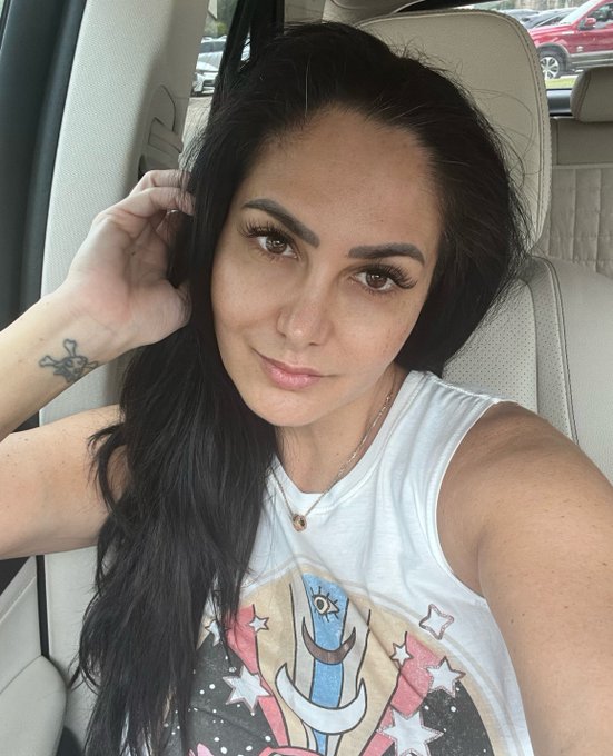 5 days until Christmas, are you ready or one of the last-minute types?   #tuesdayvibe #HappyHolidays<a href="/tag/happyholidays"class="tags"><span>#happyholidays</span></a><a href="/tag/tuesdayvibe"class="tags"><span>#tuesdayvibe</span></a>