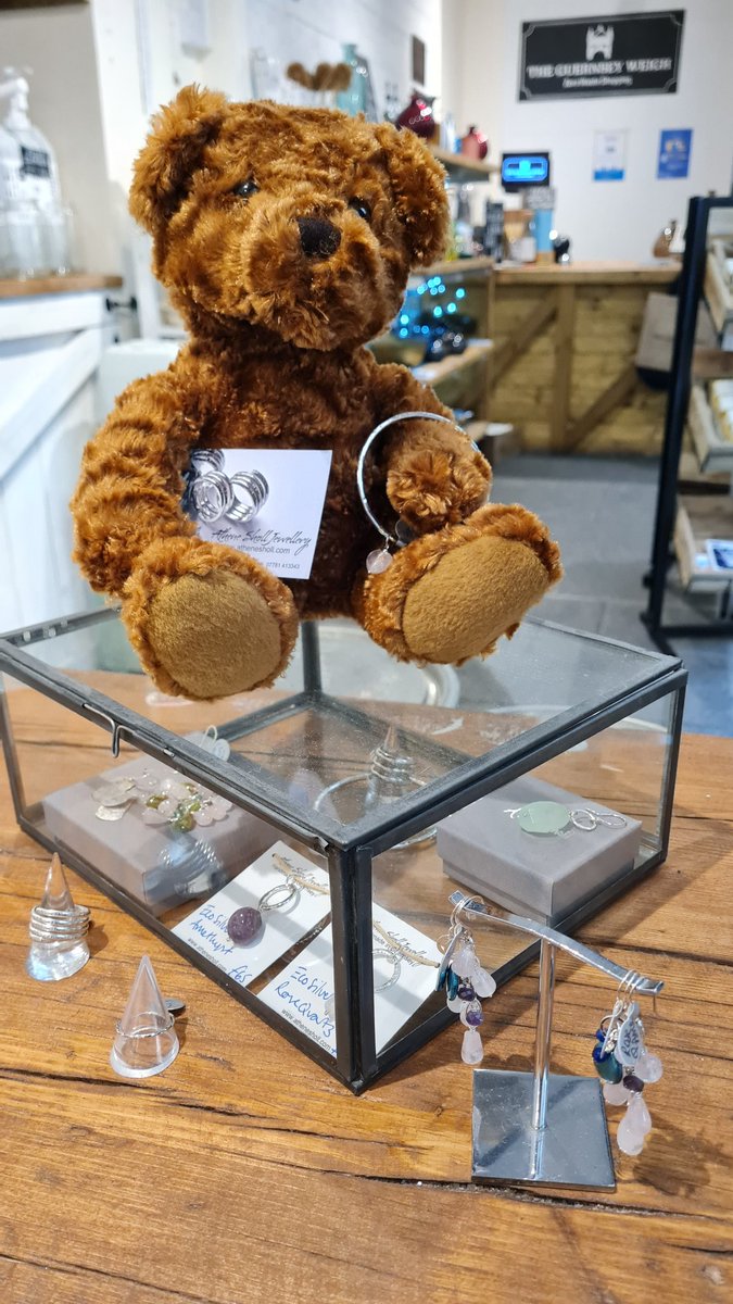 We're proud to sell this beautifully made local jewellery from Athene Sholl Jewellery! A fantastic Christmas gift 🎄