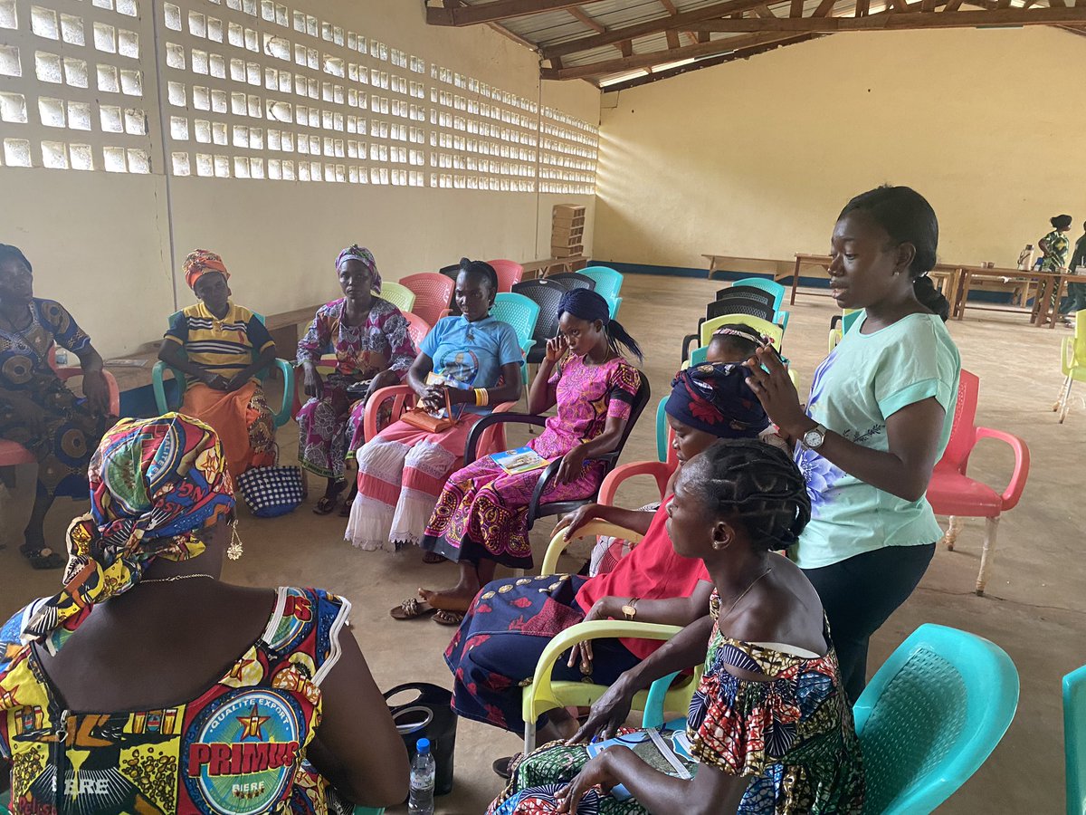 UNHCR_CAR's tweet photo. 📆 A Mongoumba 🇨🇫, 200 personnes constituées des rapatriés, les responsables des groupements &association ont été formé en social business, gestion des coopératives dans le secteur de production, transformation et commercialisation agricole&agro-alimentaire #UNHCRLivelihoods https://t.co/Lds0VO47F4