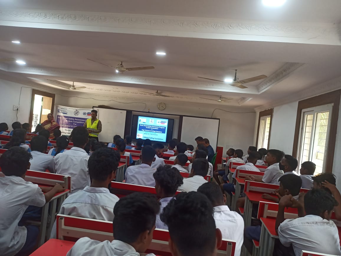 OdishaCalling's tweet photo. #BasicRoadSafetyAwareness Prog for Students at Govt.Schools and Collages #Dist.Khordha.Students awarded with certificate &amp; prize for participating in quiz
Nandankanan.@STAOdisha
@CTOdisha @DMKhordha @DCT_CentralZone @DCP_TRAFFIC @rto_bbsr2 @RtoBbsr_I @rto_cuttack @RoadSafetyNGOs. https://t.co/W5akv1mZS1