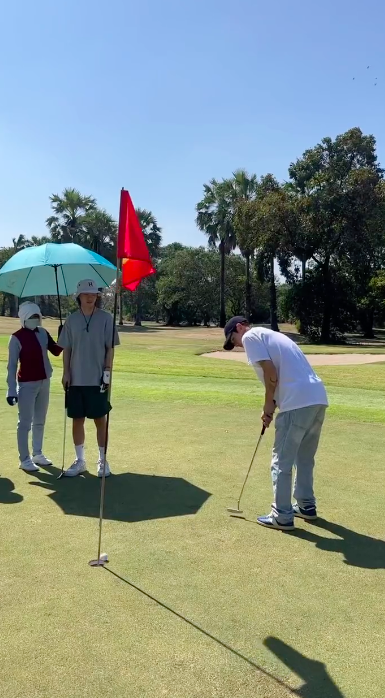 GOT7INC_2's tweet photo. @marktuan @dnaofficial @GOT7 🔥 #marktuan golfing 💚

📸22.dec.19 Sononui iGS

@marktuan #theotherside @dnaofficial
#GOT7 #갓세븐 @GOT7
 
🥨 https://t.co/UuFn13rAgf