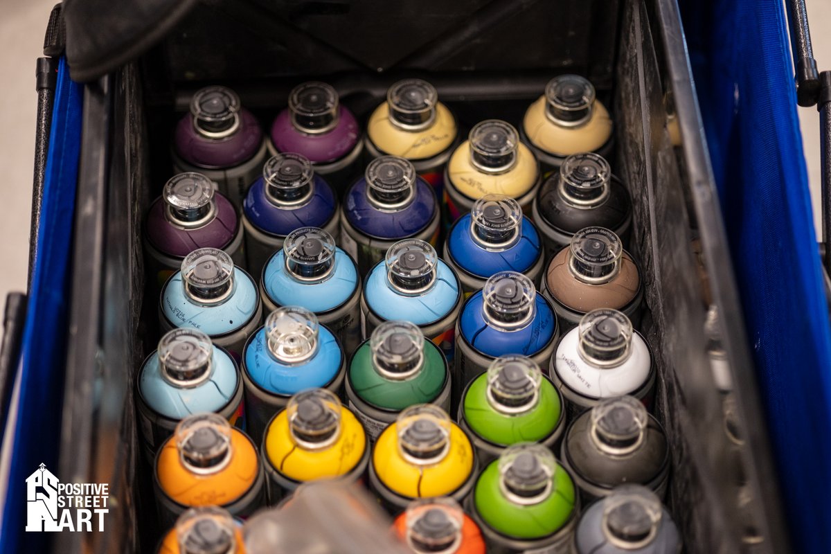 PoStreetArt's tweet photo. PSA @ Nashua Highschool South yesterday guiding and teaching art students how to utilize spraypaints with traditional paints to make a unique mural under supervision from Teacher Ms Jones
#art #spraypaint #murals #teaching #guiding #streetart #interiormurals #positiveart https://t.co/WdWlOaGvkW