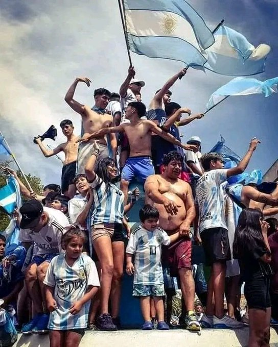 fwasserm's tweet photo. En tu cara Marianne!!! https://t.co/6TjEbKntOe