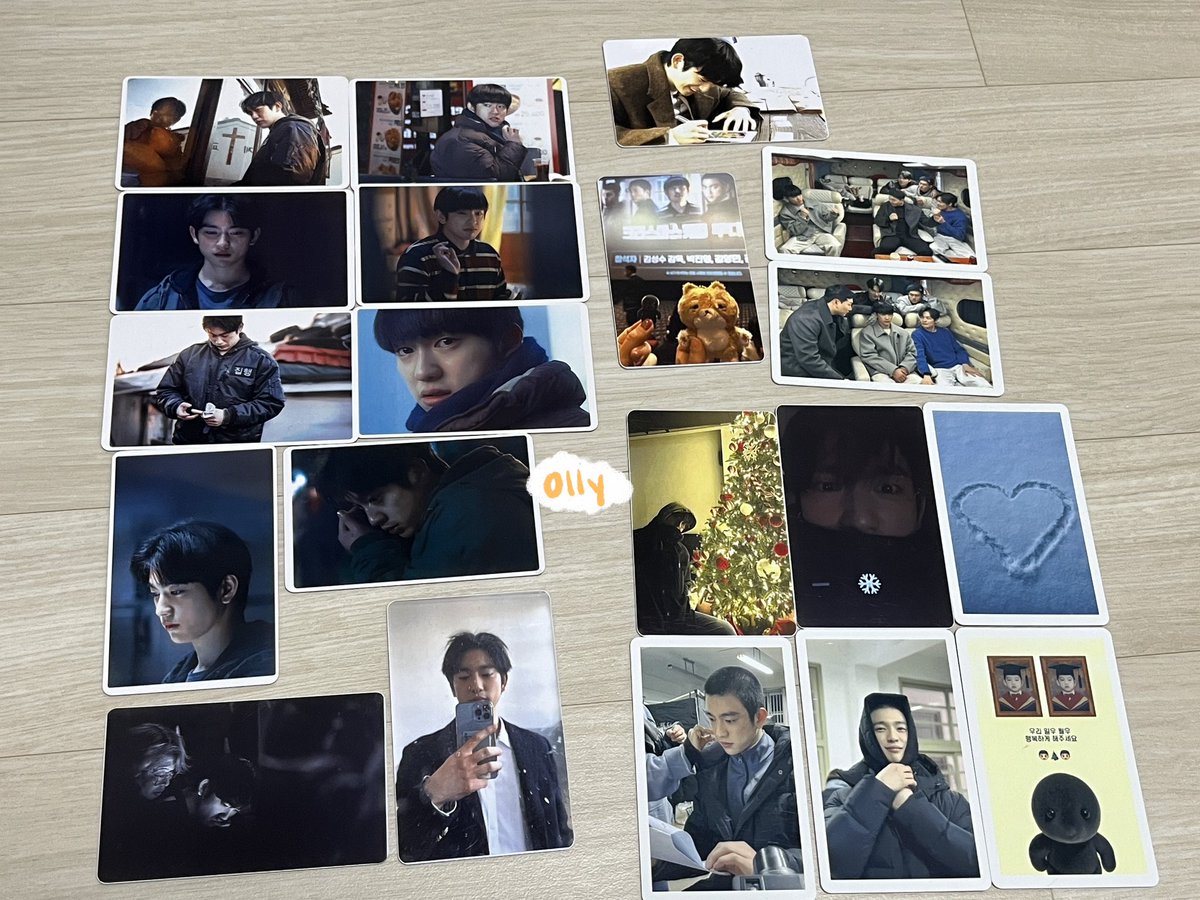 OLLY_922P's tweet photo. #크리스마스캐럴_N차관람
지류티켓은 몇장 없지만 최초시사부터 지브이 무대인사 그 뒤에도 킵고잉..20번도 넘게 관람했네요!! 어디선가 정말 살고 있을 것만 같은 일우월우가 매일 생각납니다🥲여러번 볼수록 배우들 연기와 디테일한 연출들이 더 돋보이는 #크리스마스캐럴🎄개봉해줘서 고맙습니다🫶 https://t.co/X34G8P5yqi
