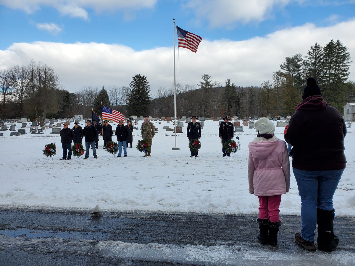 UGI_Utilities's tweet photo. On December 17, @UGI_Utilities employees, along with their families, joined forces with @WreathsAcross at several cemeteries throughout our service territory. Volunteers placed wreaths on Veteran graves to remember the fallen and honor those who serve and their families. https://t.co/BPXHNQ3rw0