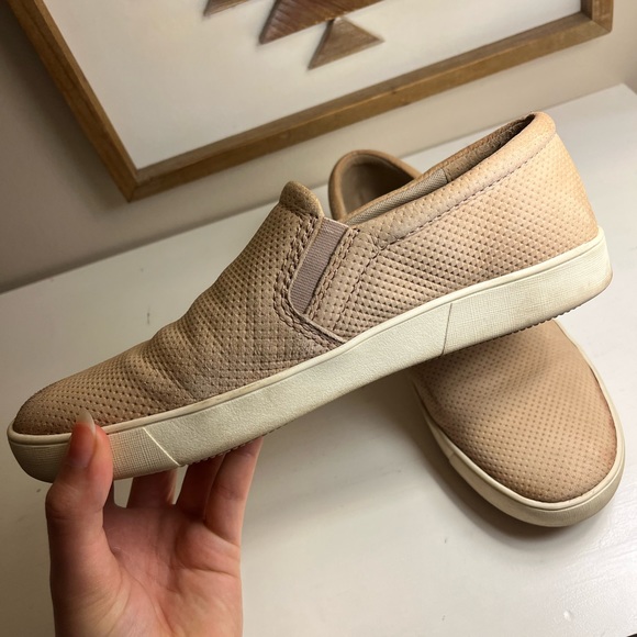 thehipuni's tweet photo. So good I had to share! Check out all the items I'm loving on @Poshmarkapp #poshmark #fashion #style #shopmycloset #jcrew #nike #alizernatur: https://t.co/86oumTZipw https://t.co/pb1IsICvSX
