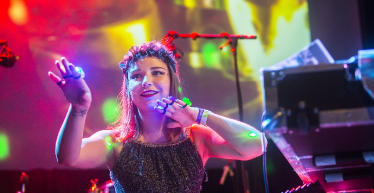 Vínstúkan er ísköld og ætlar að vera með útitónleika á Laugaveginum okkar allra besta á fimmtudaginn! Litla lænöppiið! 
<a href="/IvarPetur/">Ívar Pétur</a> &amp; <a href="/OrvarSmarason/">Örvar Smárason</a> með sitt víðfræga Weihnachtsmarktmix 
<a href="/eldflaug/">✈️&🚀dj. flugvél og geimskip</a> með sína víðfrægu snilld
<a href="/gugusar/">gugusar</a> að vera geggjuð