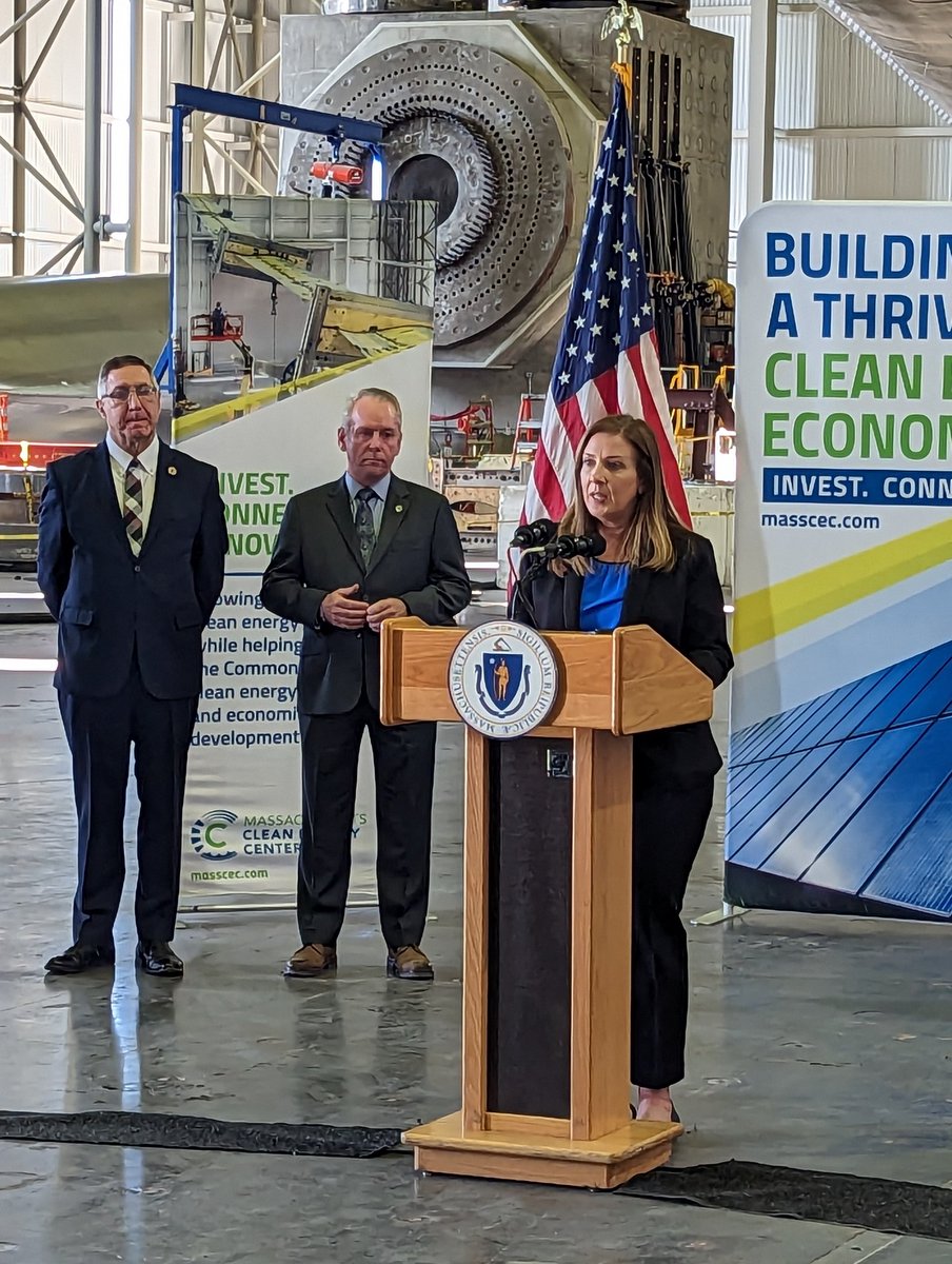 More than 14,000 #cleanenergy jobs in MA with high median wages. @MassCEC CEO @jdaloisio with @SenRodrigues & @jeffroy awarding $180 million for ports & #offshorewind wind infrastructure.