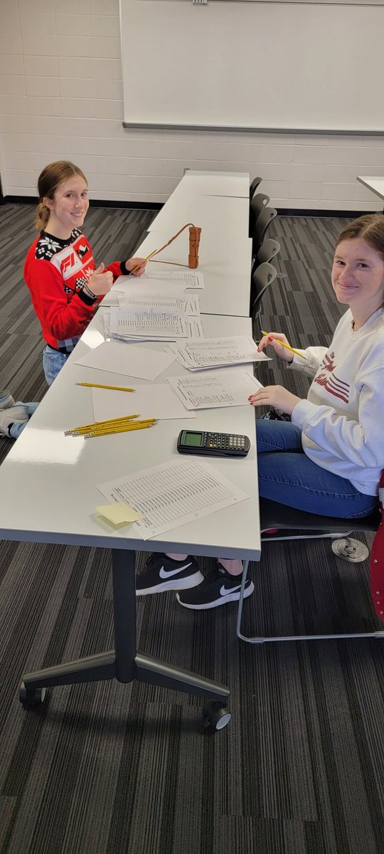 ColonisMath's tweet photo. Look at these JHS Tutors analyzing data from the JHS Tutoring Center! @DavidRossWalker @jeff_principal #WorkingHard #StatsInAction #ApplyingWhatWeLearn https://t.co/3s8wLVtwXZ