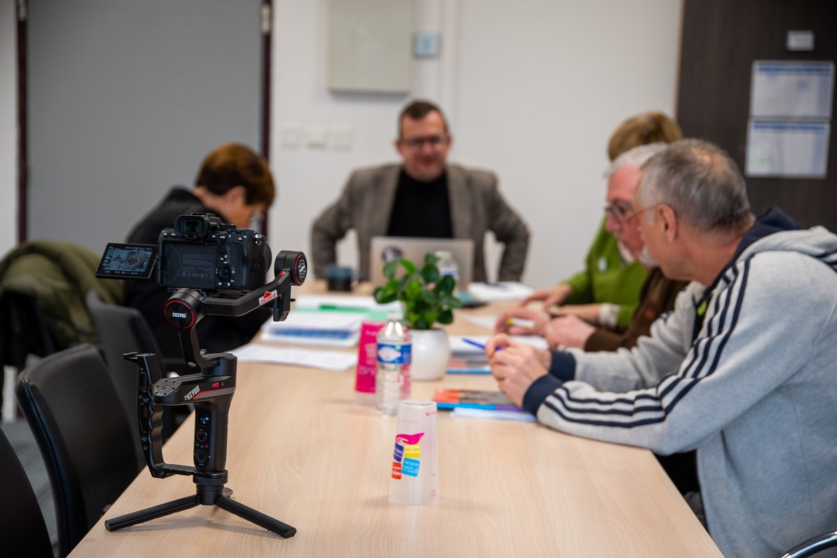 AdmrOr's tweet photo. On a eu de la visite aujourd'hui ! 😊
Peut être que l'union nationale nous prépare une surprise ? 🤔

#association #ADMR #bénévole #accompagnement #humain #cotedor #merci #bénévolat https://t.co/7cmLnse3XH