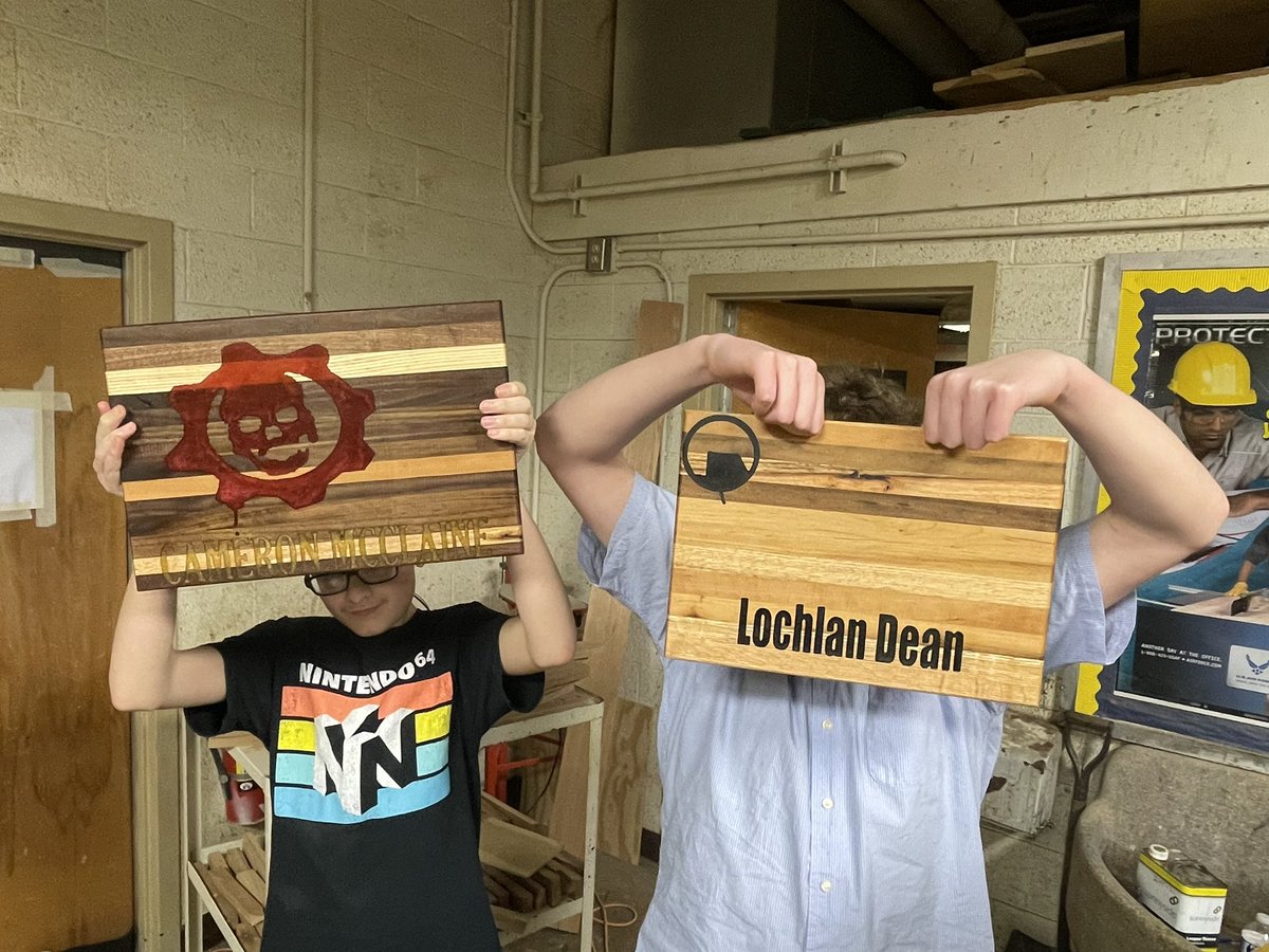 STEMatShenango's tweet photo. Cutting boards leaving the shop for Xmas!@Inventables #xcarve #steamandshop https://t.co/1w89b3wJwK