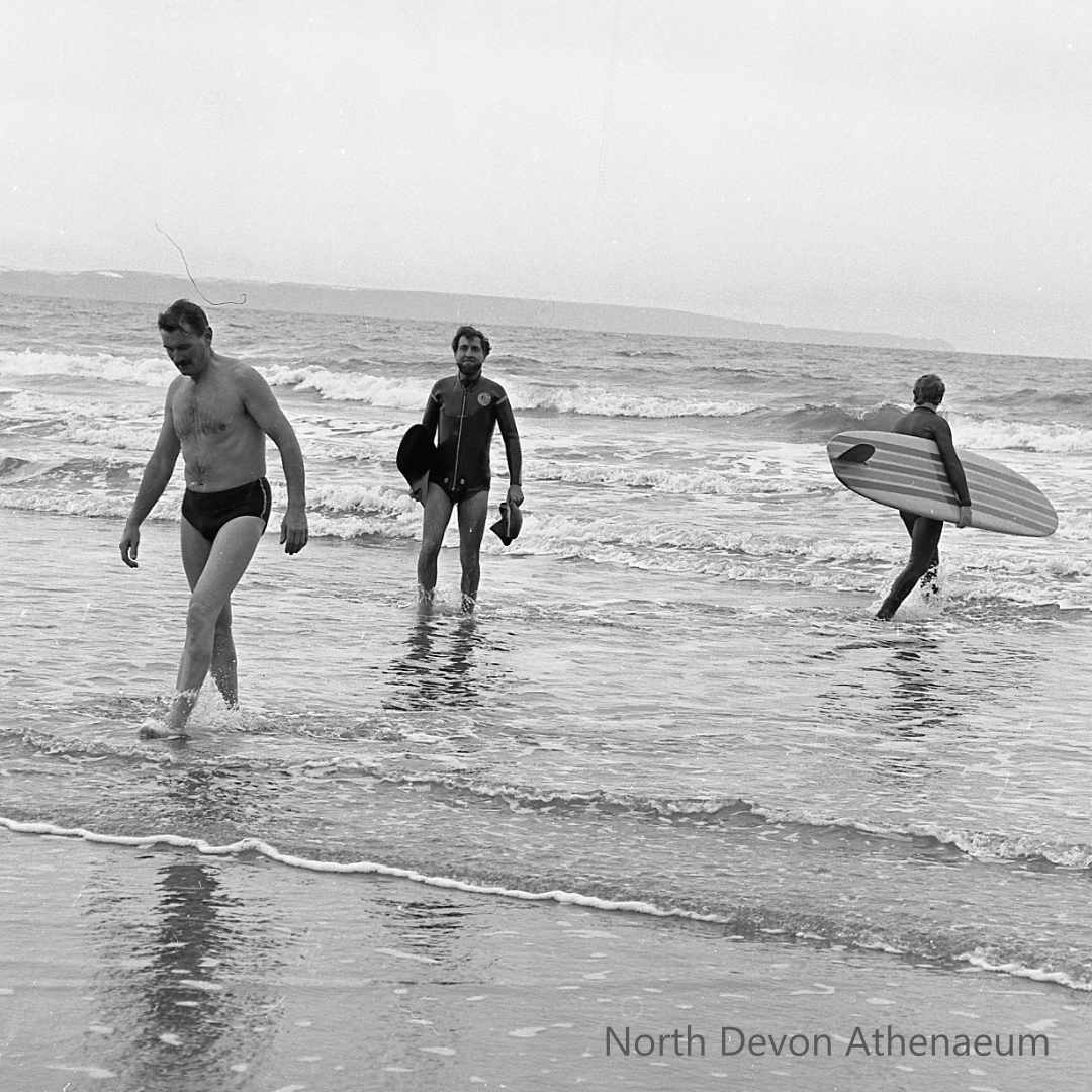 Barum_Athena's tweet photo. These hardy souls are taking part in the time-honoured tradition of going for a dip in the Bristol Channel at Saunton on Christmas Day!
#FestiveTraditions
#12DaysOfArchives
#RatherThemThanUs
#Brrr https://t.co/XVImqe9Mec