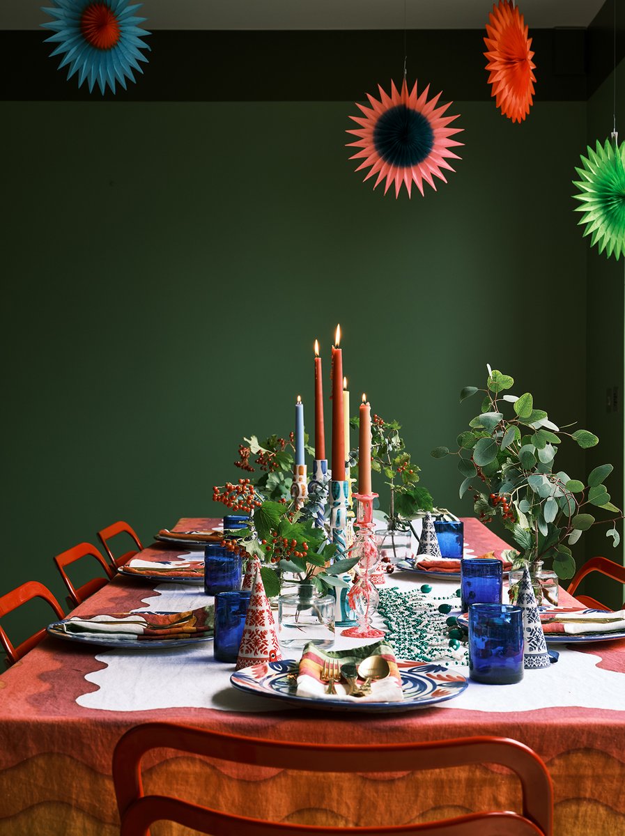 For an economical Christmas &amp; also a sustainable one. 

The decorations are hand-picked, mistletoe &amp; berrys, paper decorations with cloth napkins; make this a colourful one with an incredible wall using @FarrowandBall.

Colours: Yeabridge Green No.287; Bancha No.298

#rabartdecor