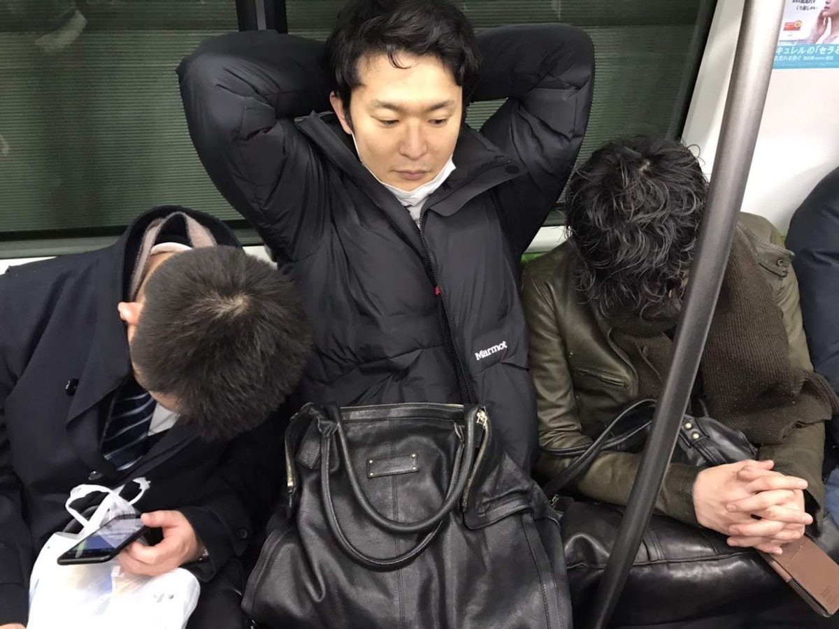 mrtryuu's tweet photo. 電車の中で両サイドから愛されました。 https://t.co/70ZyFrJKQO
