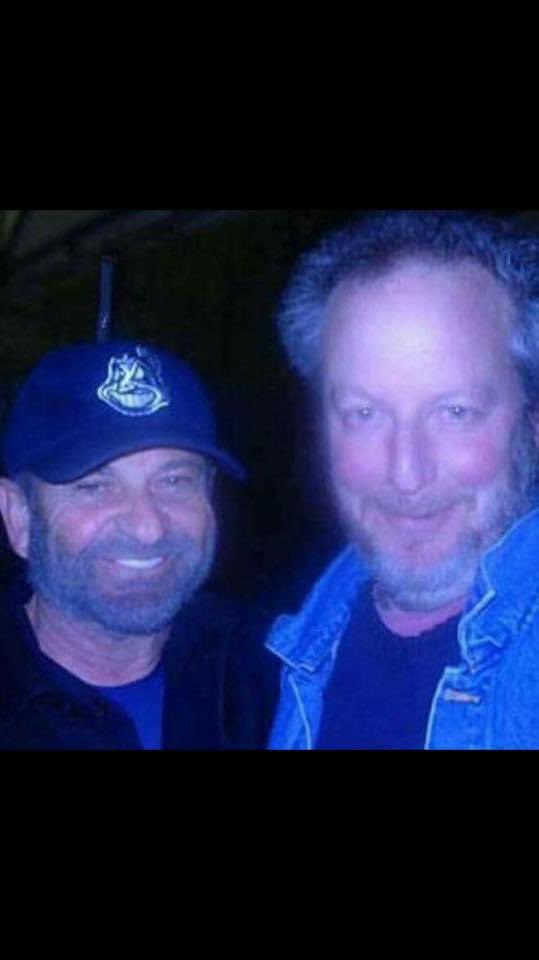 AÐVÖRUN þessir tveir kumpánar hafa reglulega dúkkað upp hjá landsmönnum yfir jólin. Allt síðan árið 1990. ALLS EKKI HLEYPA ÞEIM INN.