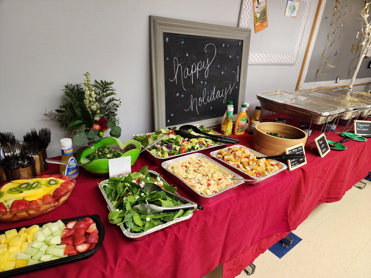 Principal_Labro's tweet photo. Amazing holiday luncheon provided by our fabulous PTA! 💚🎄 https://t.co/RIzgKJtFo8