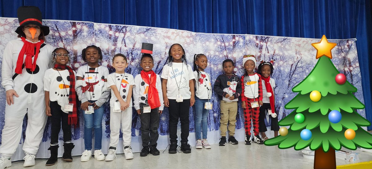 Mary_Garcia_22's tweet photo. Happy Snowman Day! ⛄️🎄⛄️🎅⛄️ #Kindergarten #Montessori @slevikings @MDCPSNorth #snowmanday https://t.co/aRN7AP64B8