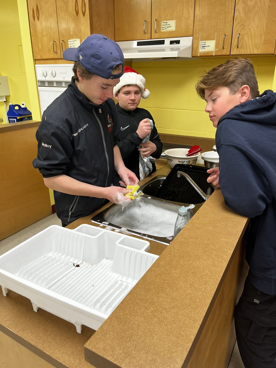 mshedderson's tweet photo. So proud of our Math students for coming together and organizing a successful hot chocolate and cookie sale! 🍪 @stkevjr https://t.co/u7qIbF40N5