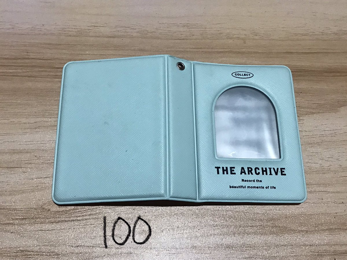 yoitcartz's tweet photo. wts lfb ph

1p pvc the archive photocard album
- used but not abused
- 9.5/10 condition
- only used it for 2 weeks
- ₱100 php + lsf

dm to claim! https://t.co/X4FENHpUMh