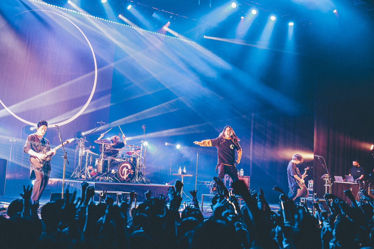 SSTPofficial's tweet photo. “Hateful Failures Tour” Final Tokyo done. 

10月から突っ走ってきたツアーのファイナルに相応しい最高な空間でした！
次はMAGIC HOURで会いましょう！

Photo: @nishimakitaichi 

#survivesaidtheprophet #サバプロ #HFTour https://t.co/5xDHWWCz3e