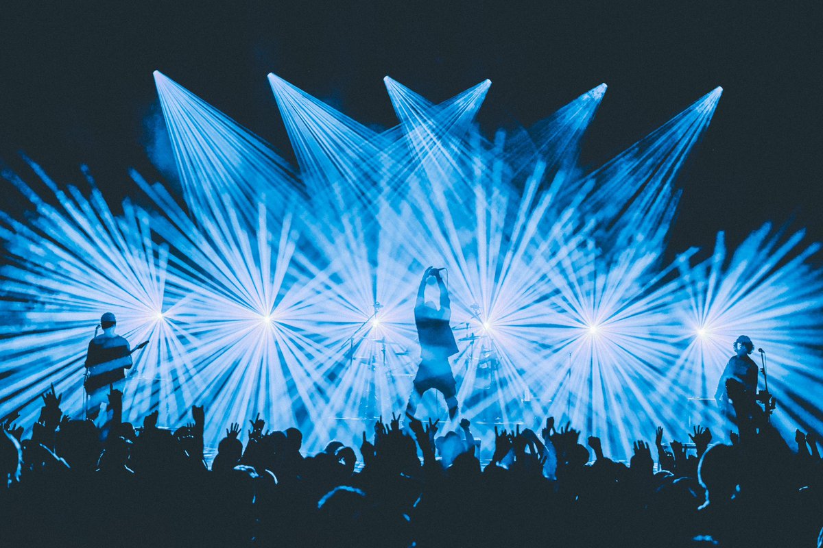 SSTPofficial's tweet photo. “Hateful Failures Tour” Final Tokyo done. 

10月から突っ走ってきたツアーのファイナルに相応しい最高な空間でした！
次はMAGIC HOURで会いましょう！

Photo: @nishimakitaichi 

#survivesaidtheprophet #サバプロ #HFTour https://t.co/5xDHWWCz3e