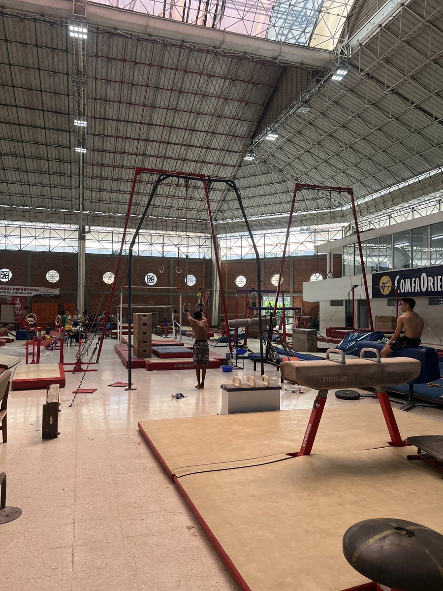 JuanDiegOrdz's tweet photo. Desde aquí salen los mejores gimnastas de Colombia 🇨🇴 #JairoRuiz #RobertoLeón #LeydiManrique https://t.co/owoH9ohL5Z