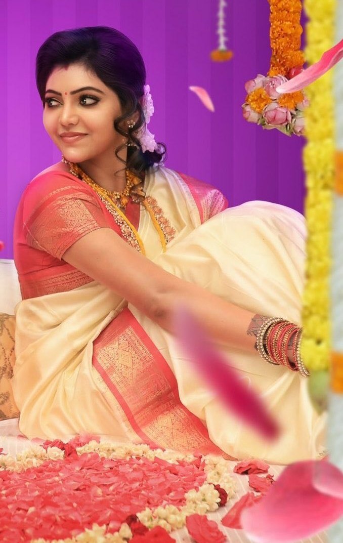 Image Sexy Actress Athulya Ravi