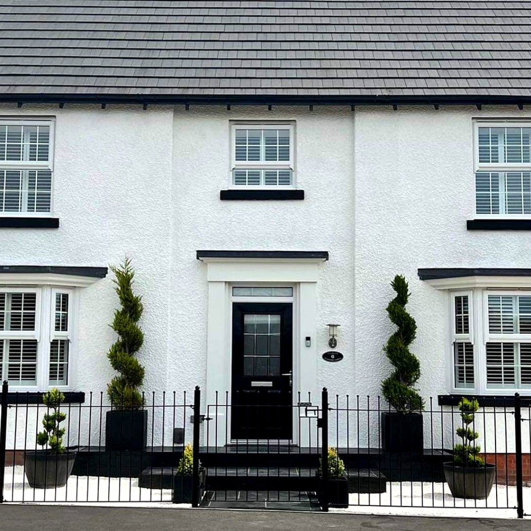 Emperor_Paint's tweet photo. There is nothing quite like a newly painted house π€©
πΈ: Finch & Sons External Wall Coatings
π¨: Emperor Masonry Paint in White
#EmperorPaint #MyEmperorProject https://t.co/45HfgobX0O