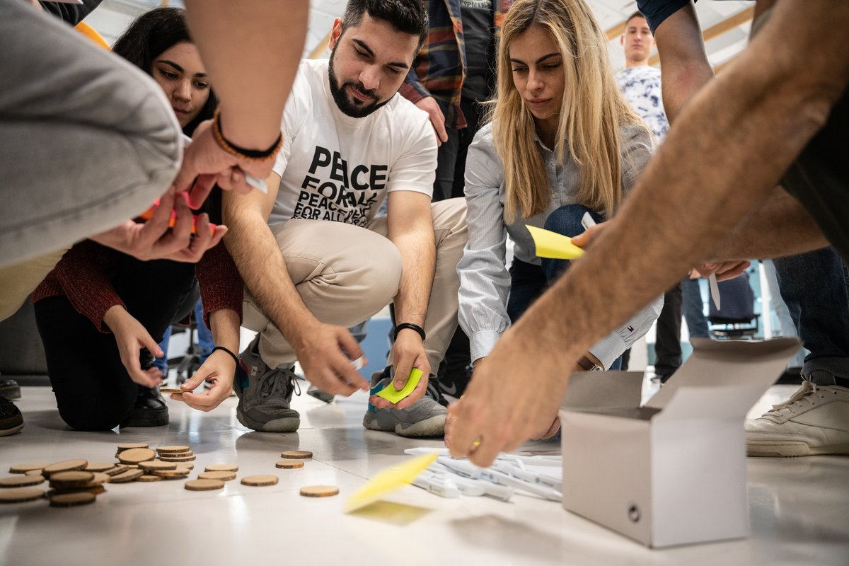 Umilesgroup's tweet photo. El pasado viernes tuvimos unas jornadas en UMILES que nos hicieron conocernos más como equipo gracias al Team Building que organizó @ocebrianfer 👏
#UMILESGroup #DroneLovers #TeamBuilding #christmas https://t.co/4mtoB6ifpf