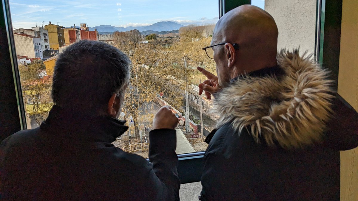 Des d'un epicentre educatiu, cultural i associatiu com la Coma Cros és un goig parlar del passat, del present i, sobretot, del futur de #Salt

<a href="/raulromeva/">Raül Romeva i Rueda</a>, gràcies per la visita.
