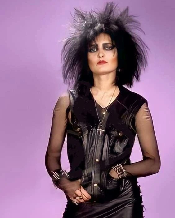 MagicCrystal7's tweet photo. #siouxsieandthebanshees #Siouxsiesioux #siouxie #postpunk #newwave #gothicon
π· Joe Bangay https://t.co/nhjn6ijgOG
