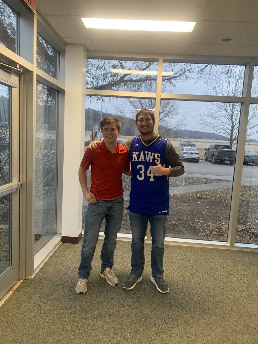 CoachSimmonsM's tweet photo. It's Game Day!

This morning, our players went to a teacher or staff member who has had a positive effect in their life. They thanked them, gave them their jersey, and invited them to our first home game tonight against Royal Valley. Thank you PL staff for all you do! https://t.co/Kt5fVO1Ox3