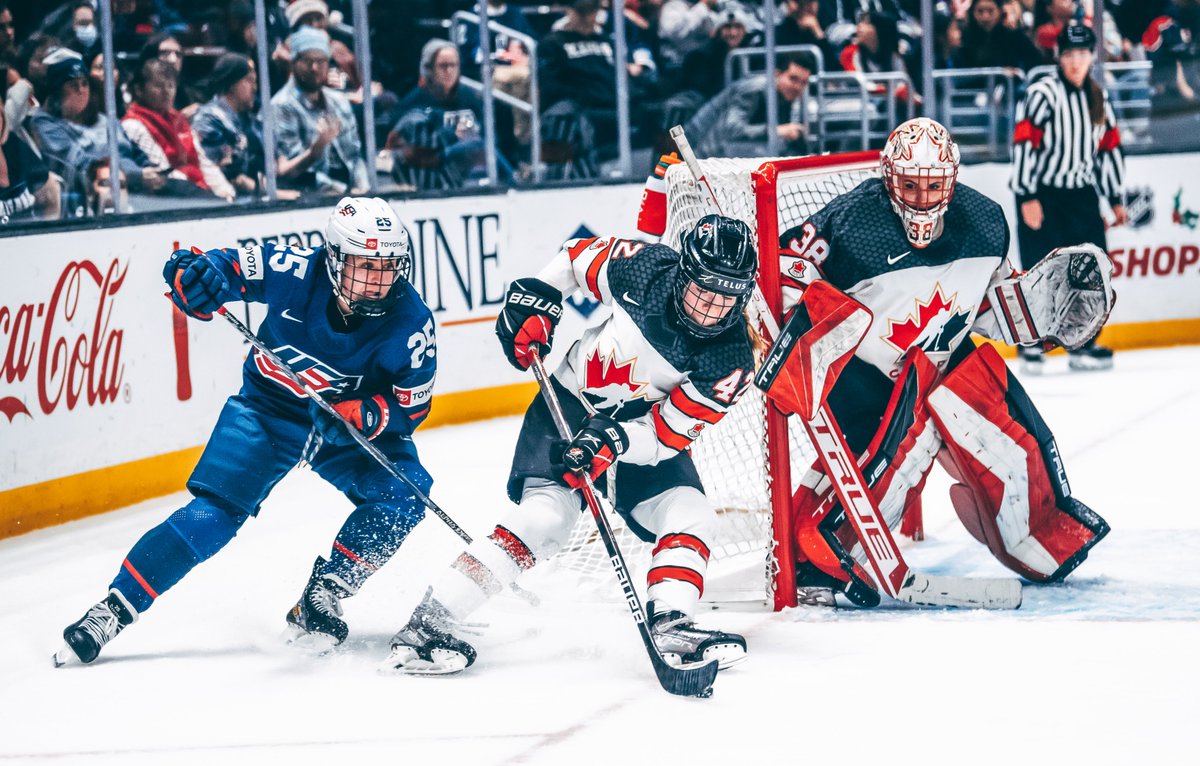 BC_WHockey's tweet photo. December #RivalrySeries // #ForBoston🦅 https://t.co/6EJRuM1vzH