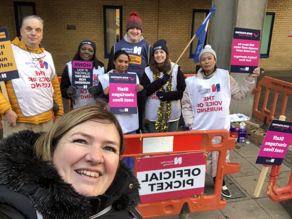 Proud to be supporting all the incredible nurses on strike at St Mary’s Hospital 💙 It’s not just about the pay. It’s for safe staffing and patient care 🪧 #RCNStrike #FairPayforNursing #SafeStaffingSavesLives <a href="/RCNLondon/">RCN London</a> <a href="/theRCN/">The RCN</a>
