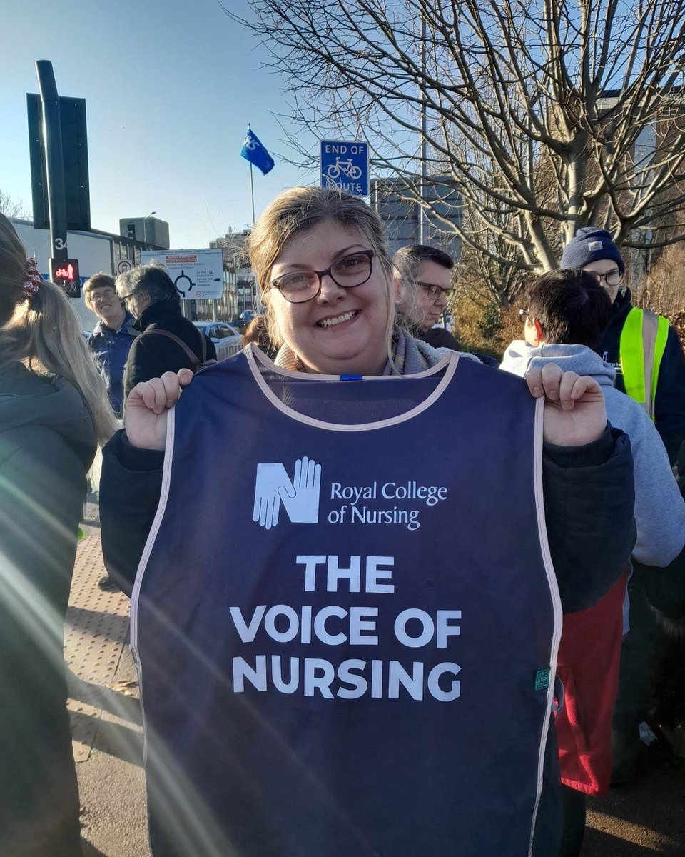 rookster88's tweet photo. Supporting @theRCN strike on the @CUH_NHS picket line today #SafeStaffingSavesLives https://t.co/x913Qpy2Zm