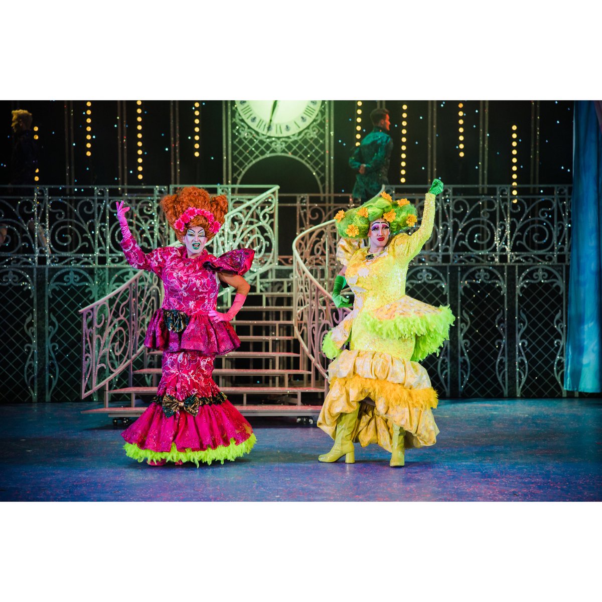 tompepp's tweet image. Having an absolute ball on this show with this incredible cast in this special theatre. I am so grateful to @danwilliambell for trusting me in my first Dame experience. 

📸 @portalworks 

@harlowplayhouse