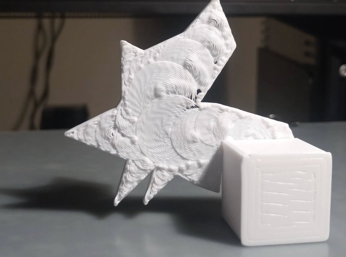 A new slicing algorithm uses concentric arcs to fill an area, enabling the printing of overhangs without support material. Learn more 👉 ow.ly/9vLB50M79ur