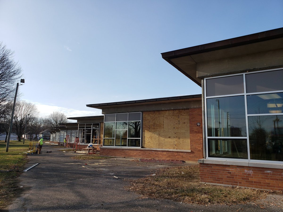 JCPSKYbuilds's tweet photo. @WMSFA and @hazelwood_hawks getting some new windows over winter break.@JCPSKY https://t.co/alE3zsa4gl