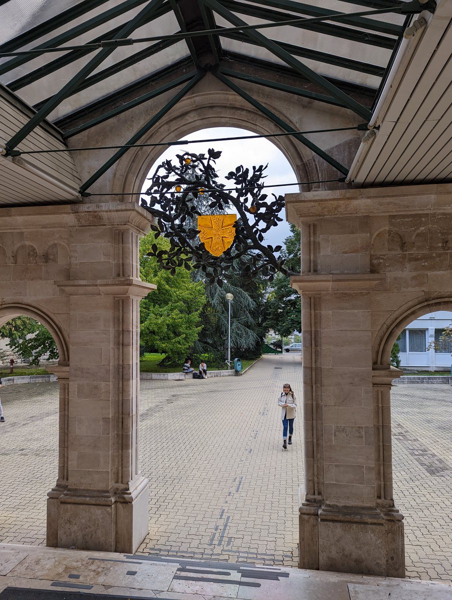 #studenttakeover Cultural differences b/w the US and Hungary: university edition! 

1. Pécs is much more spread out across the city than universities in the US 
2. Bookstores aren't really a thing like they are in the US 
3. Printing office rather than self printing! 

🐑Sophie